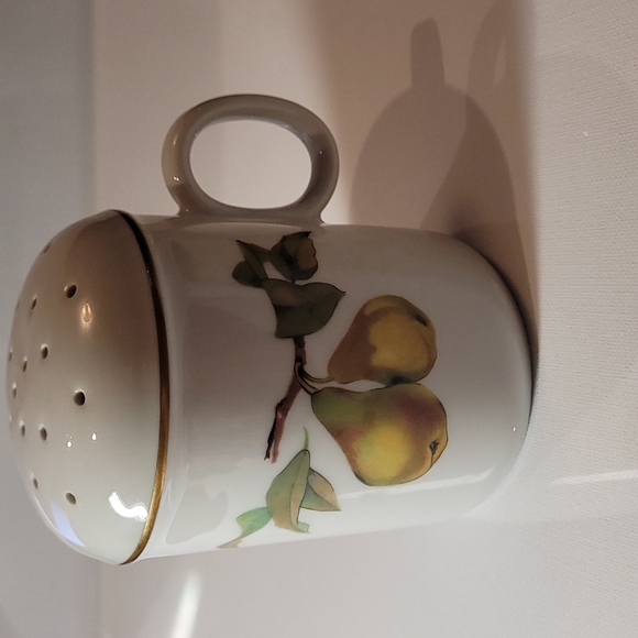 (#1)Royal worcester evesham gold sugar &Cinnamon shaker 5"-4.5" - Picture 3 of 4